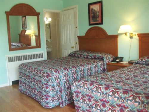 Robin Hood Motel Saratoga Springs Exterior photo
